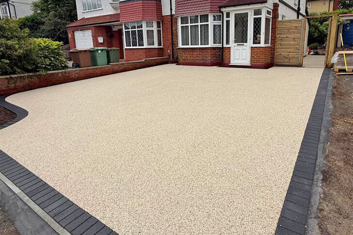 Resin Bound Gravel Drive and Pathway, Bromley. Award-Winning Paving.