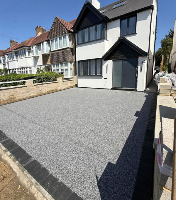 Resin Bound Driveway and Fencing, Gravesend. Award-Winning Paving