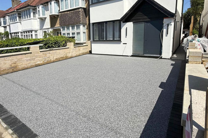 Resin Bound Driveway and Fencing, Gravesend. Award-Winning Paving