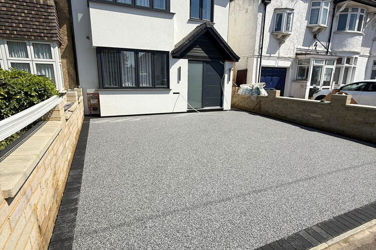 Resin Bound Driveway and Fencing, Gravesend. Award-Winning Paving