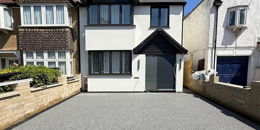 Resin Bound Driveway and Fencing, Gravesend. Award-Winning Paving