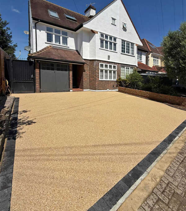 Resin Bound Gravel Driveway, Royal Tunbridge Wells. Award-Winning Paving